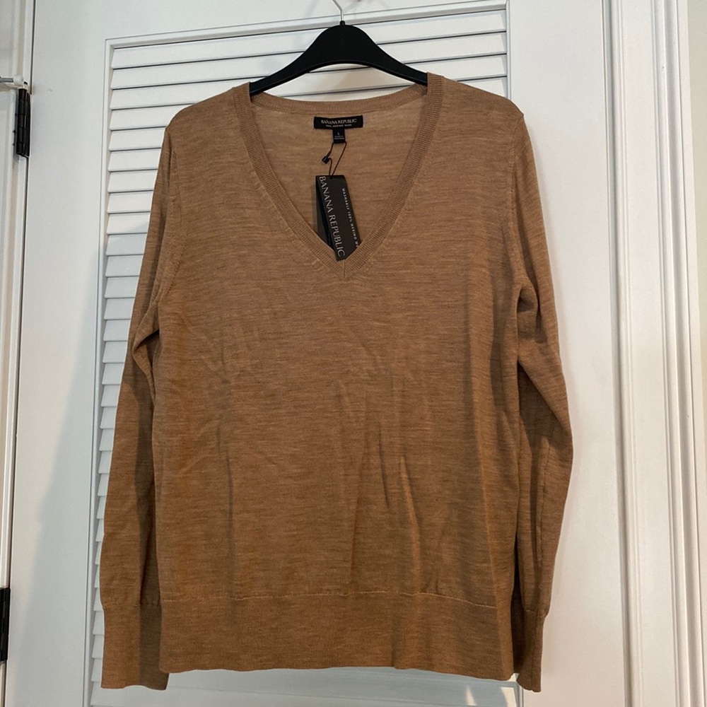 Banana Republic merino wool, v-neck sweater. New with tags! Size L